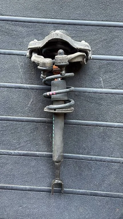 Audi A4 B7 (8E) Federbein links  Originalteil, guter Zustand
