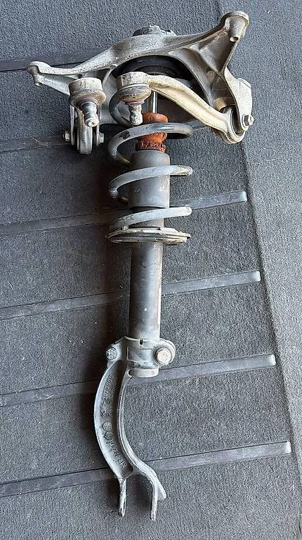 Audi A4 B8 Achsschenkel Vorne Links Komplett